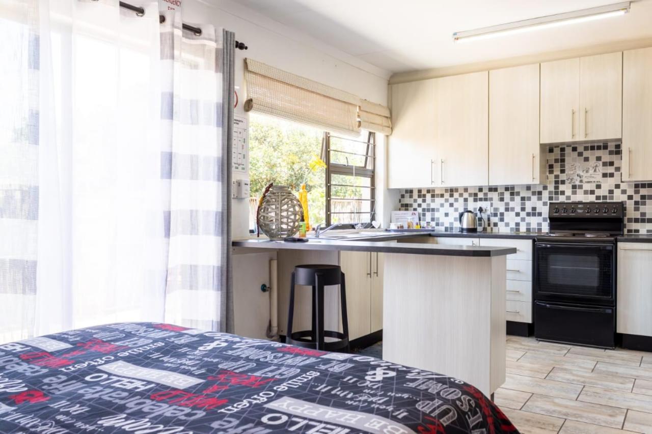 Mykhaya-Your Home Away From Home Kempton Park Exteriér fotografie
