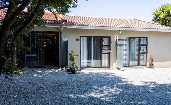 Mykhaya-Your Home Away From Home Kempton Park Exteriér fotografie