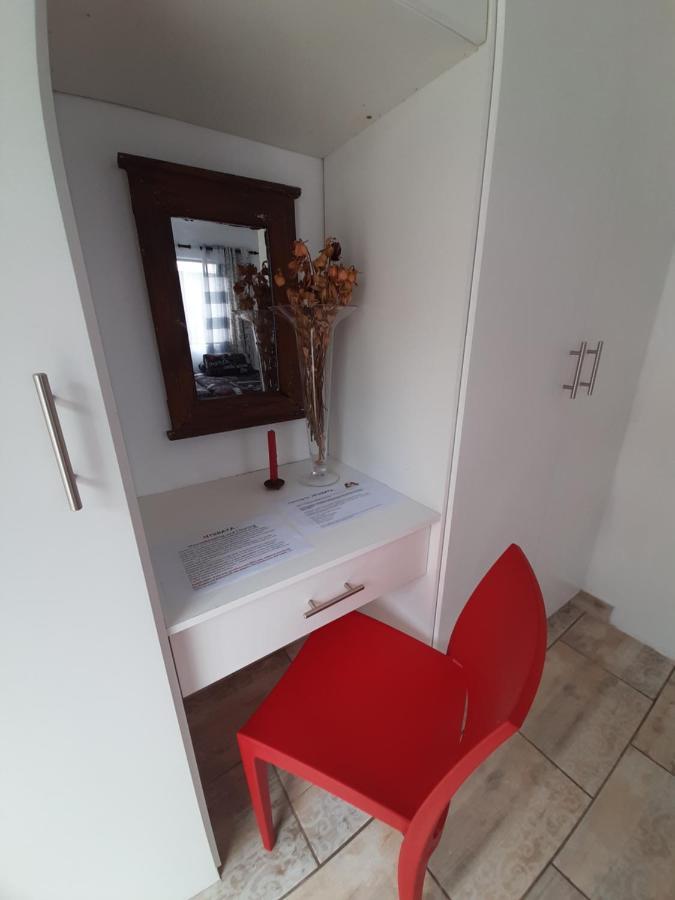 Mykhaya-Your Home Away From Home Kempton Park Exteriér fotografie